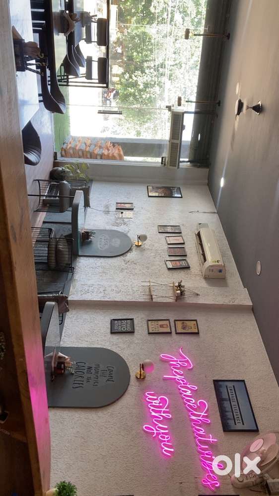 Receptionist in burger hub cafe