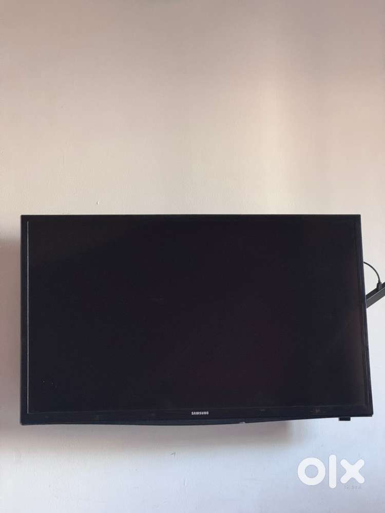 Samsung 32” Led with convertible smart tv feature
