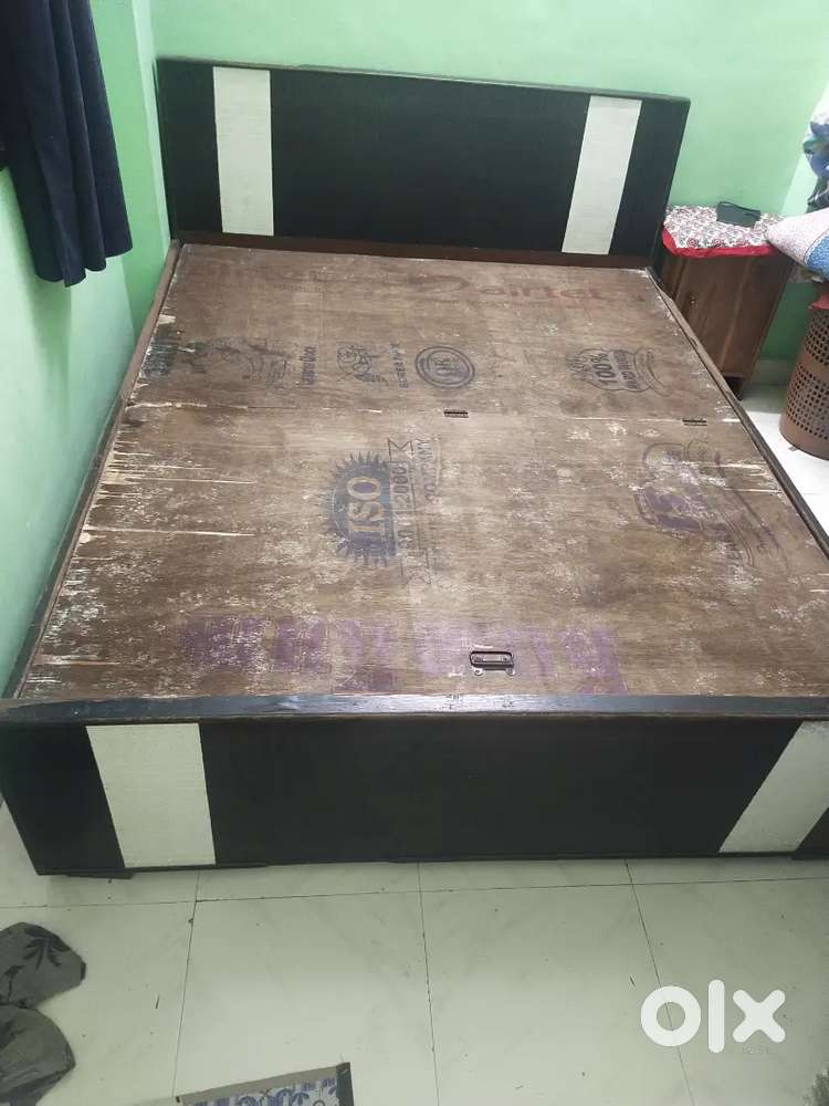 Plywood bed Good condition