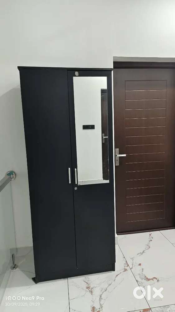 Wardrobe unit