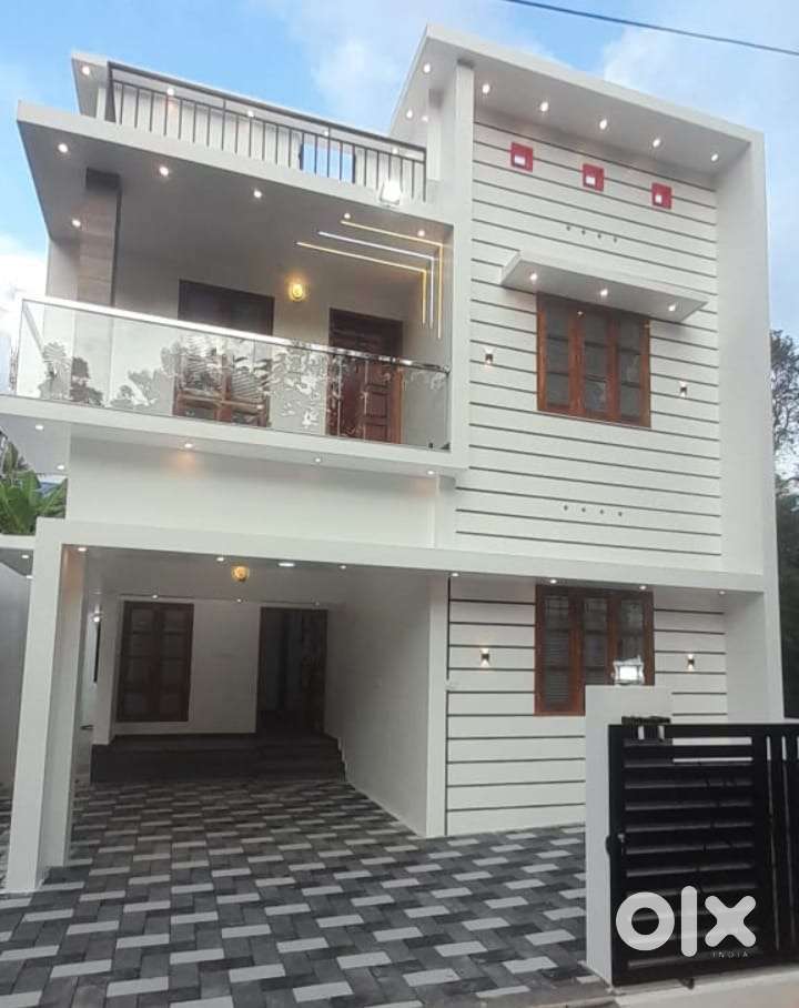 Thirumala/Perukavu/4cent/3bhk/1700sqrft/60lks(ngble)85%loan ready
