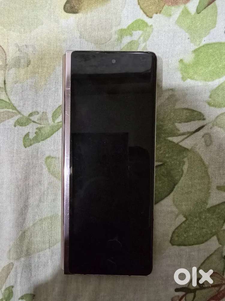 SAMSUNG FOLD2 NEW CONDITION