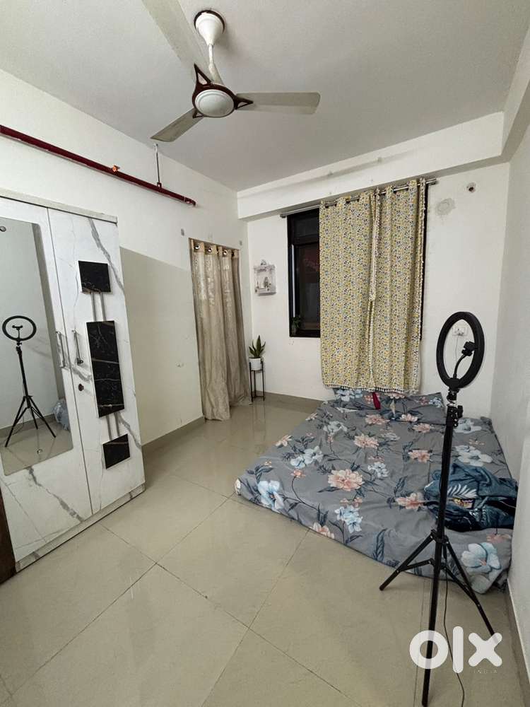 1BHK move in ready Goregaon Available for girls