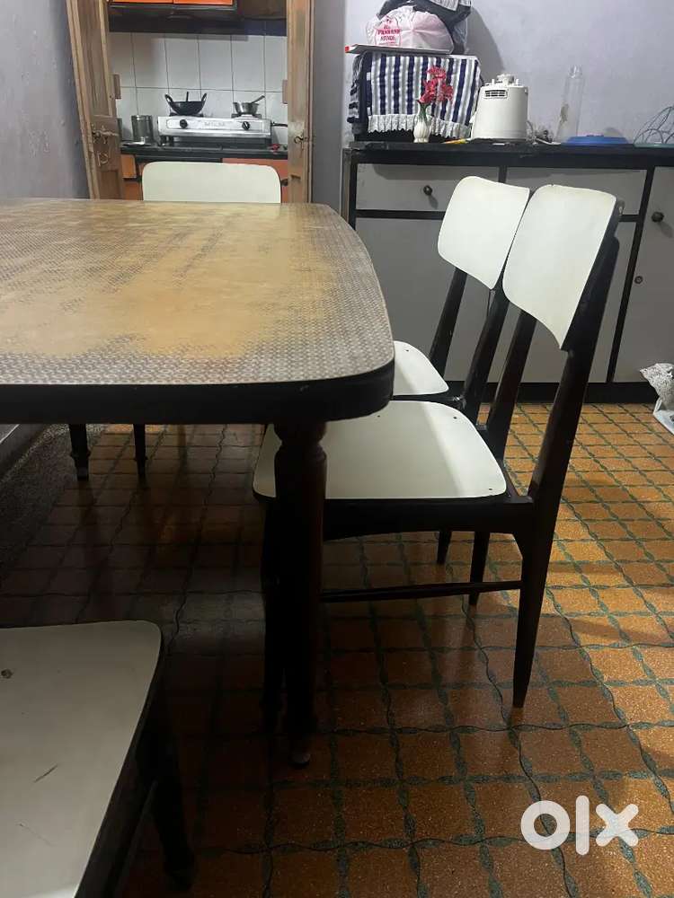 Dining table set