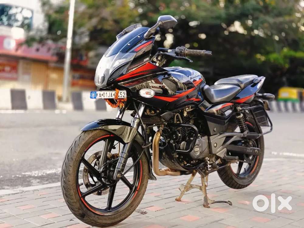 BAJAJ PULSAR 220F SINGLE OWNER IN TOP NOTCH CONDITION