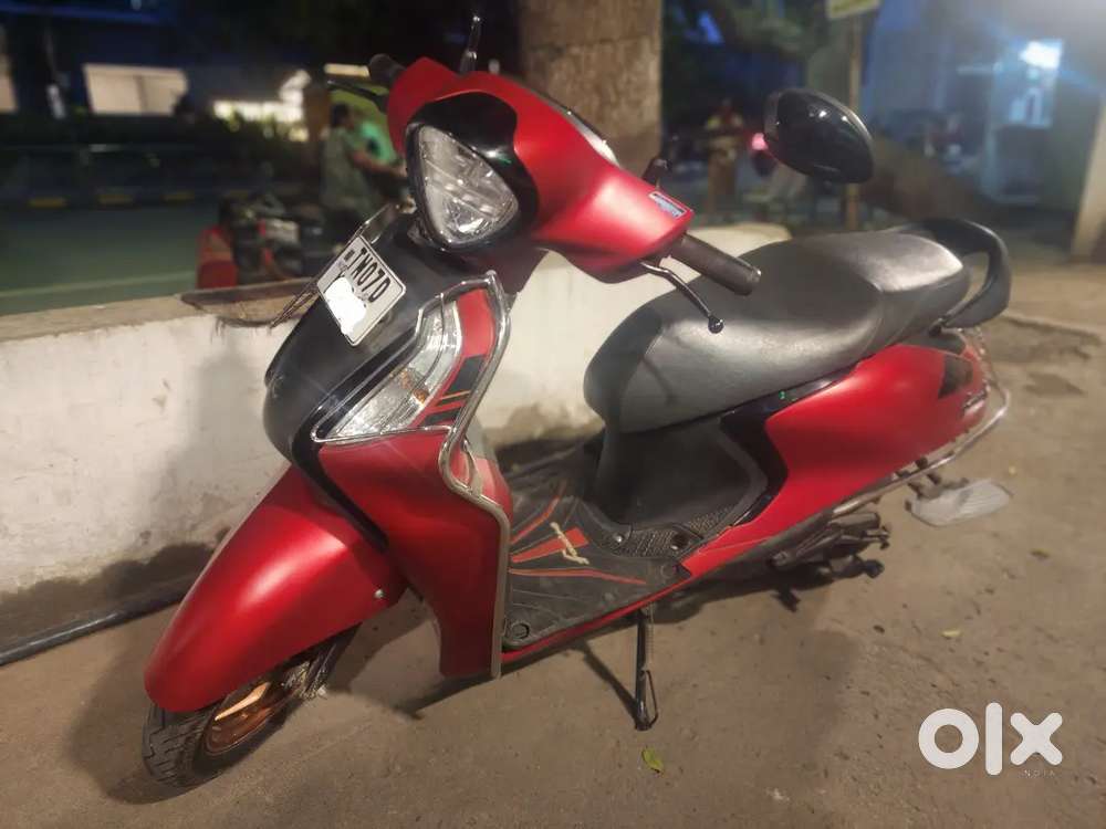 Almost brand new Fascino 125 Disc Hybrid Matte Red special edition
