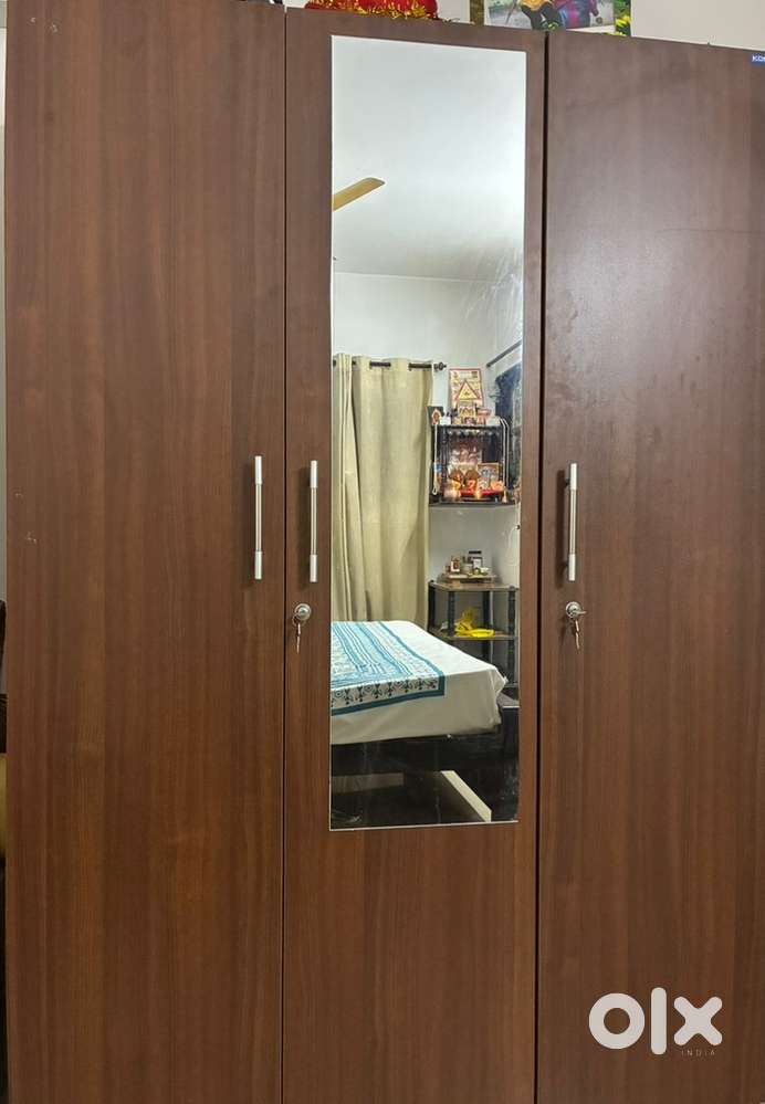 Urban ladder 3 door wardrobe packed seater sofa for sale