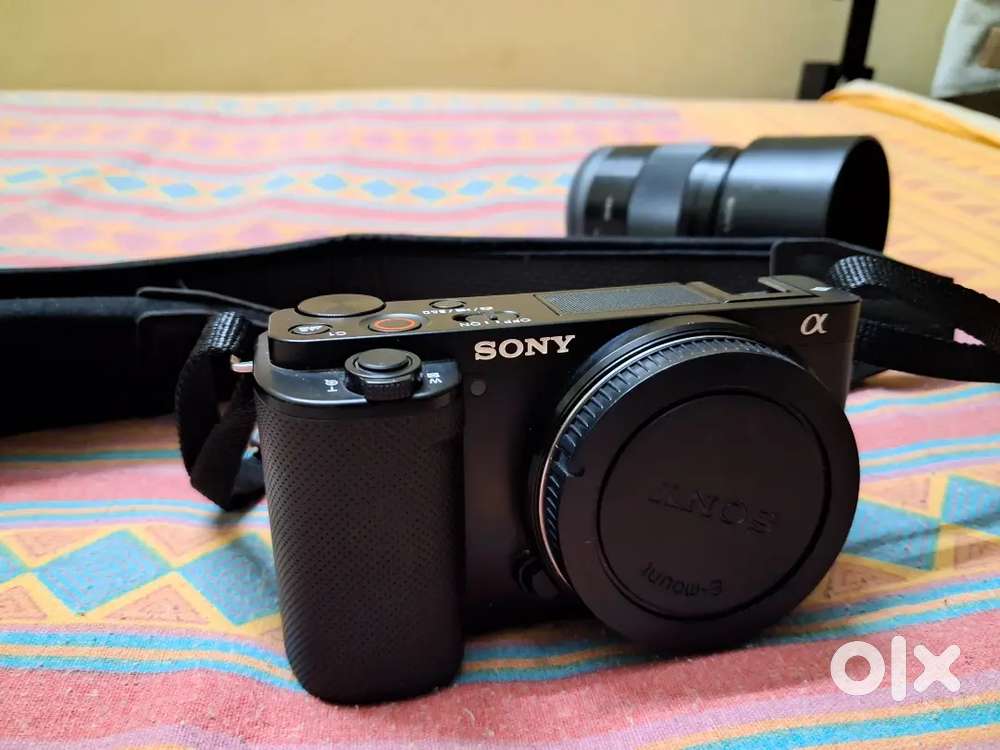 Sony ZVE10 with Zoom lens and Prime Lens