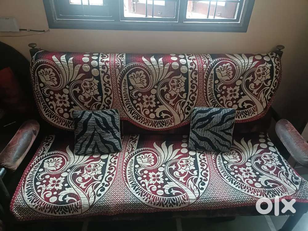 Want to sell 5 Seater Sofa set in Very good condition