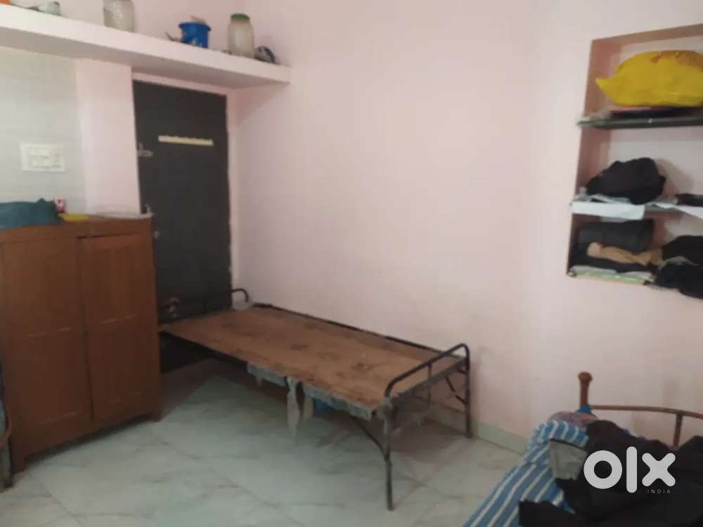 Room patner chahiye single room me