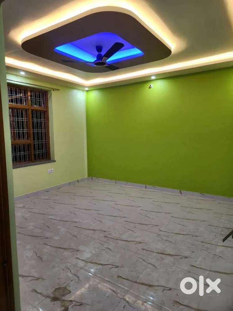 हुसरिया चौराहा से 3.5 km pe hai