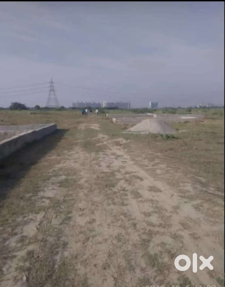 Plots +best location+noida 3000/-per gaj