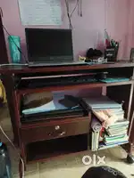 Desktop computer table with rolling chair
