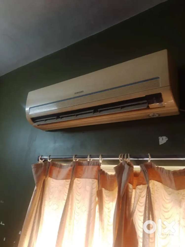 1.5 ton samsung Ac good condition