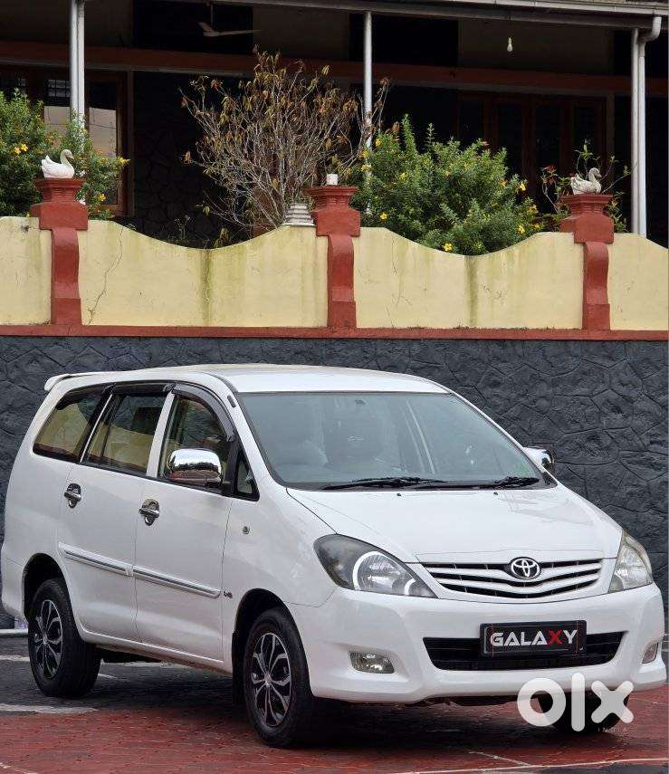 Toyota Innova 2009-2011 2.5 GX 7 STR, 2010, Diesel