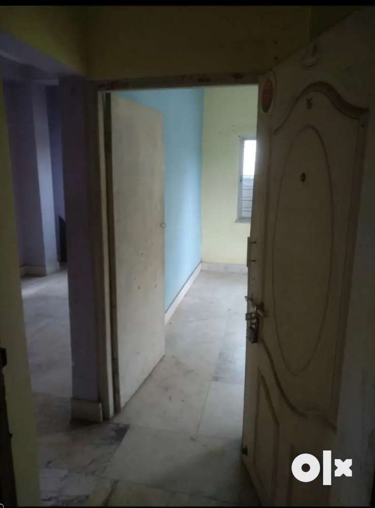1BHK flat, 1st floor, marble finished, immediate sell.