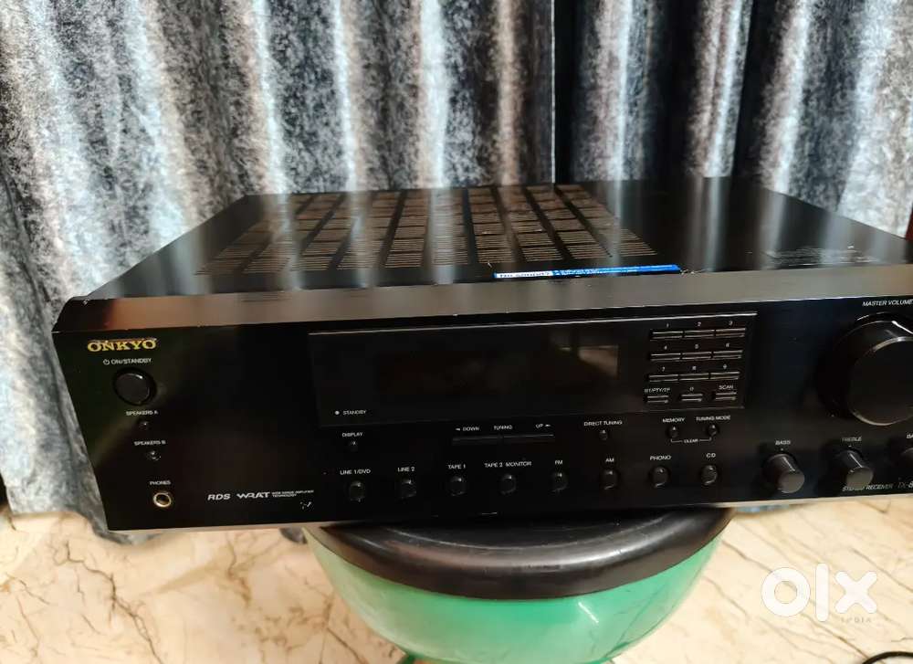 Stereo amplifier selling Onkyo tx -8255