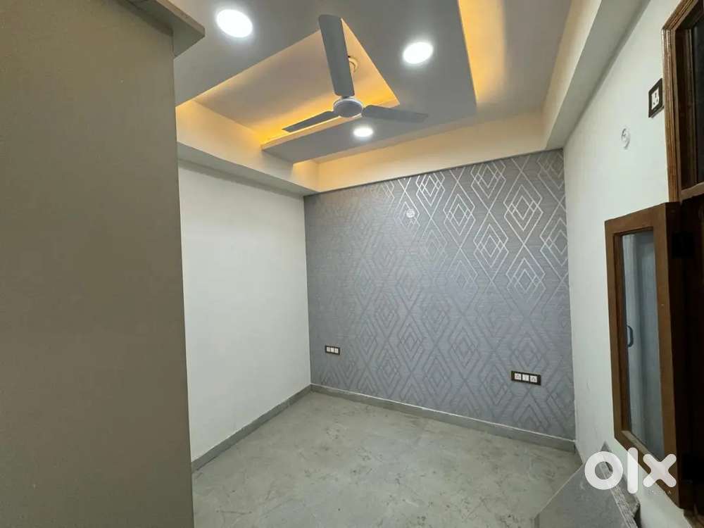 1 bhk flat super duper luxury in central Noida