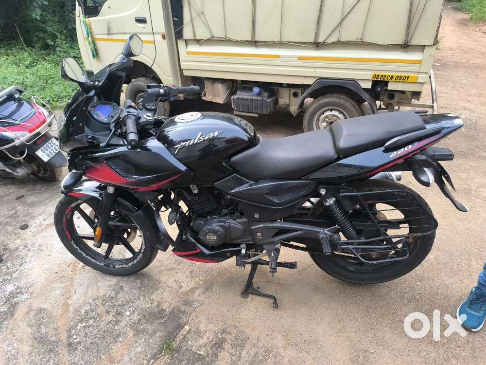Bajaj pulsar 220