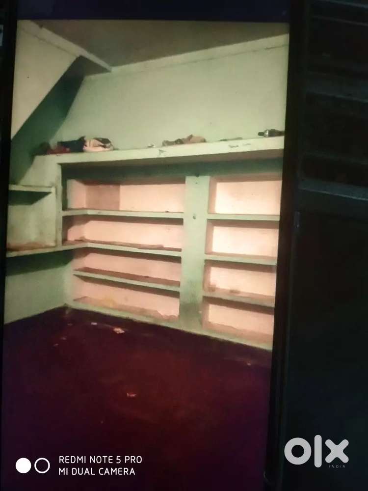 1 Room in Kydganj At 3500 RS