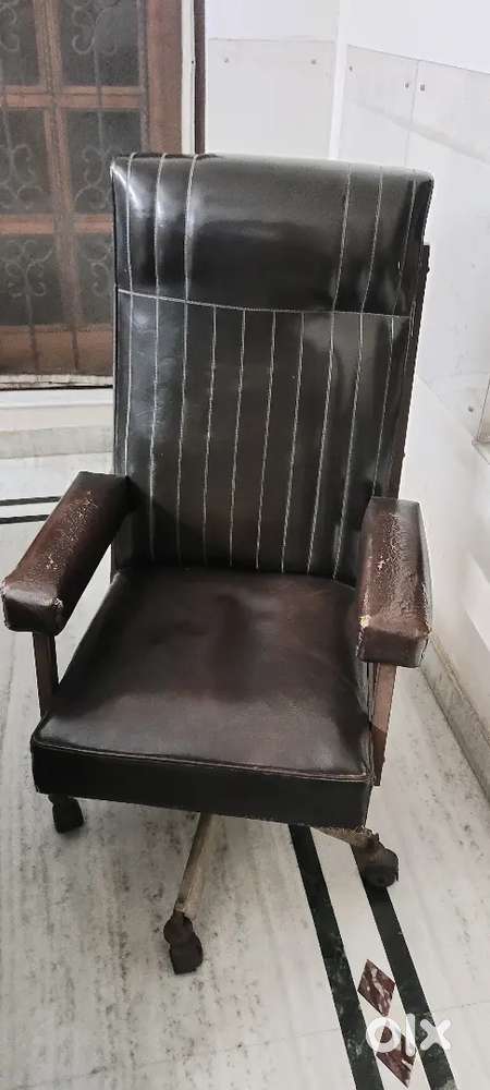 Revolving chair executive for office use