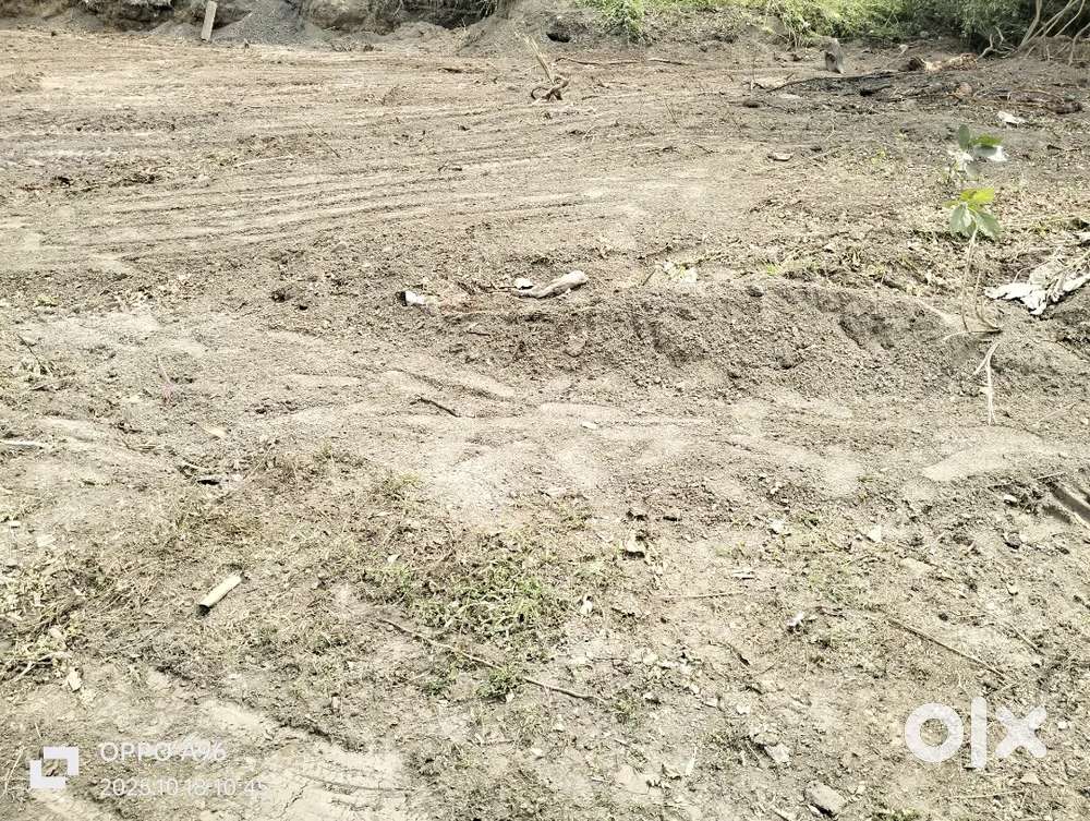 2000 yards (42 cents) main road facing 3500/-