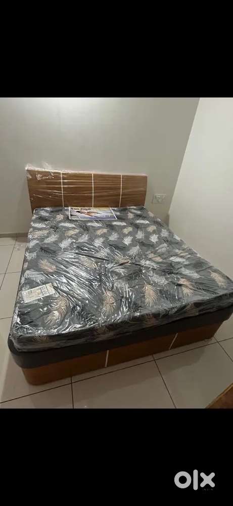 Bed & Wardrobe