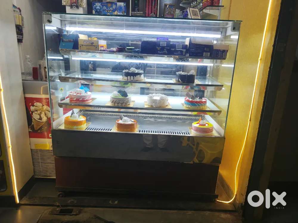 Display cake counter