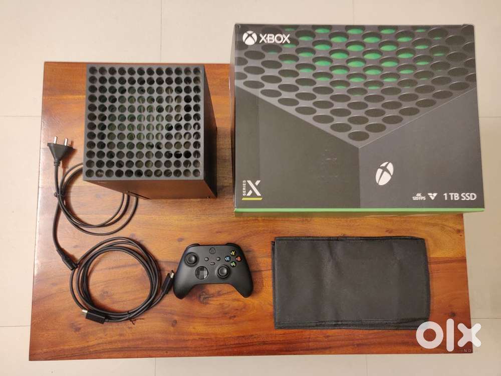 Xbox Series X with Rechargeable battery & Console cover