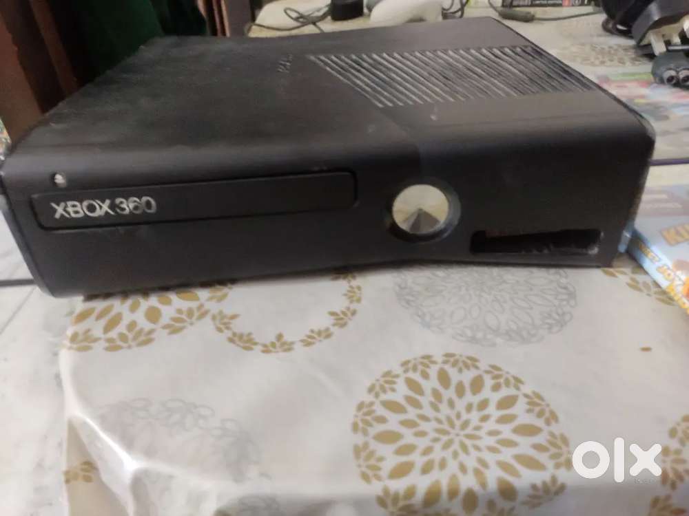 Xbox 360 Slim Good condition With kinect sensor and Games bundle