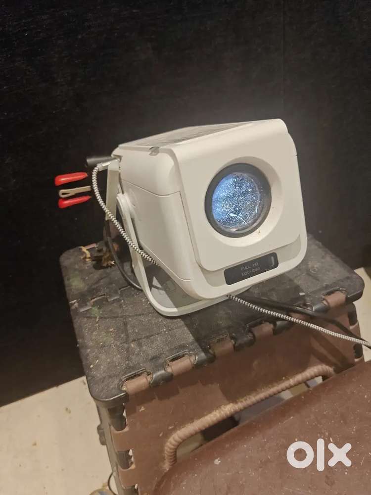 Wzatco yuva go pro projector excellent condition