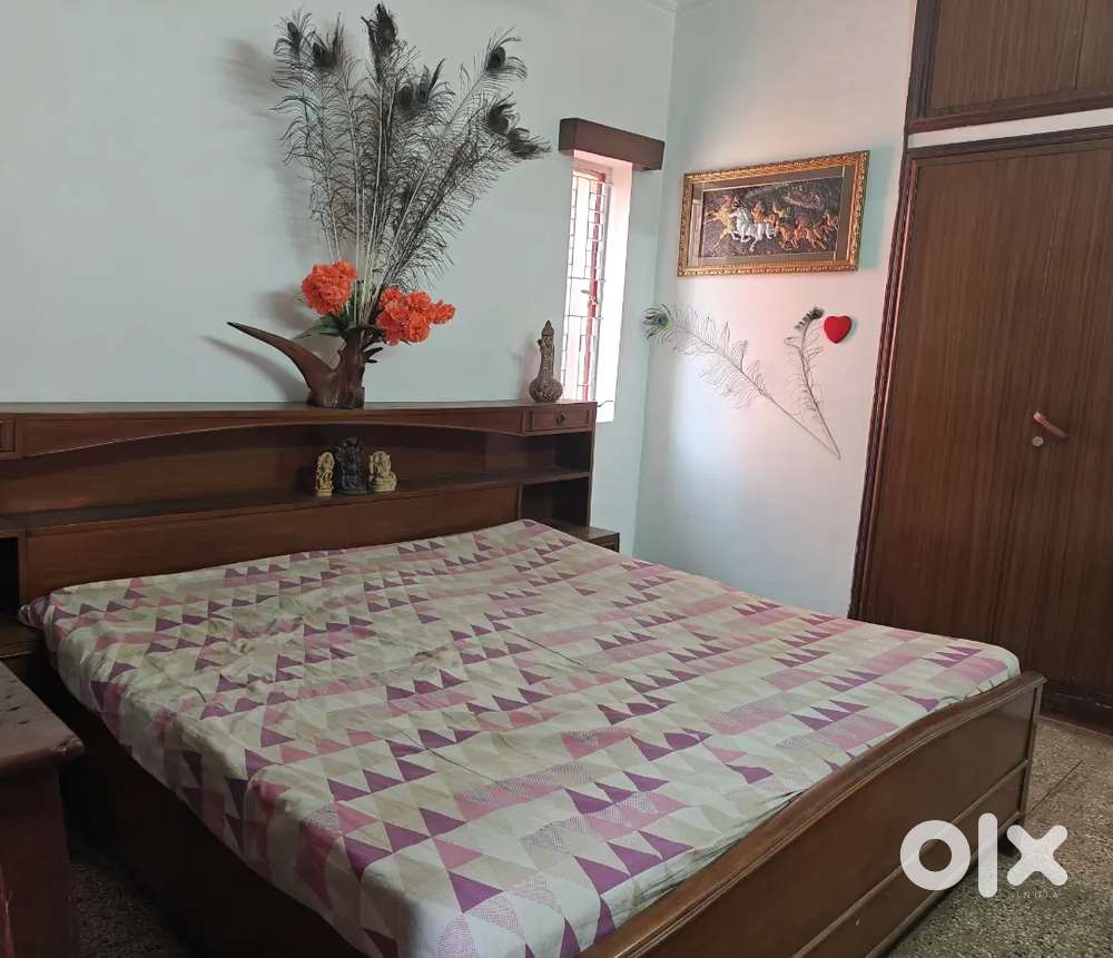 Girls PG Rs. 12,000 per bed. Single room 17,000 in DDA FLATS, MUNIRKA