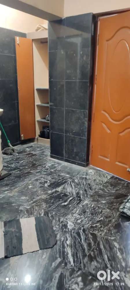 Bachelor room for rent near Hosur gandhi statue