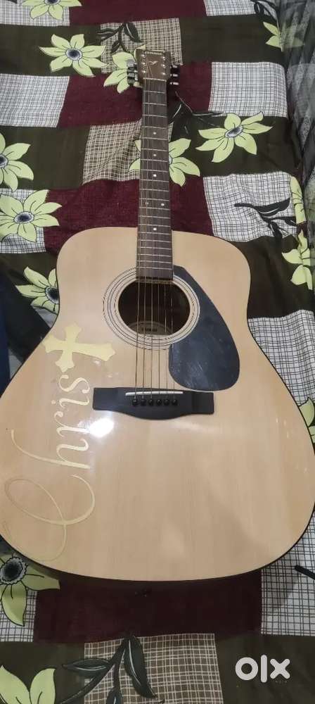 Yamaha Guitar for sale with bag capo and strings