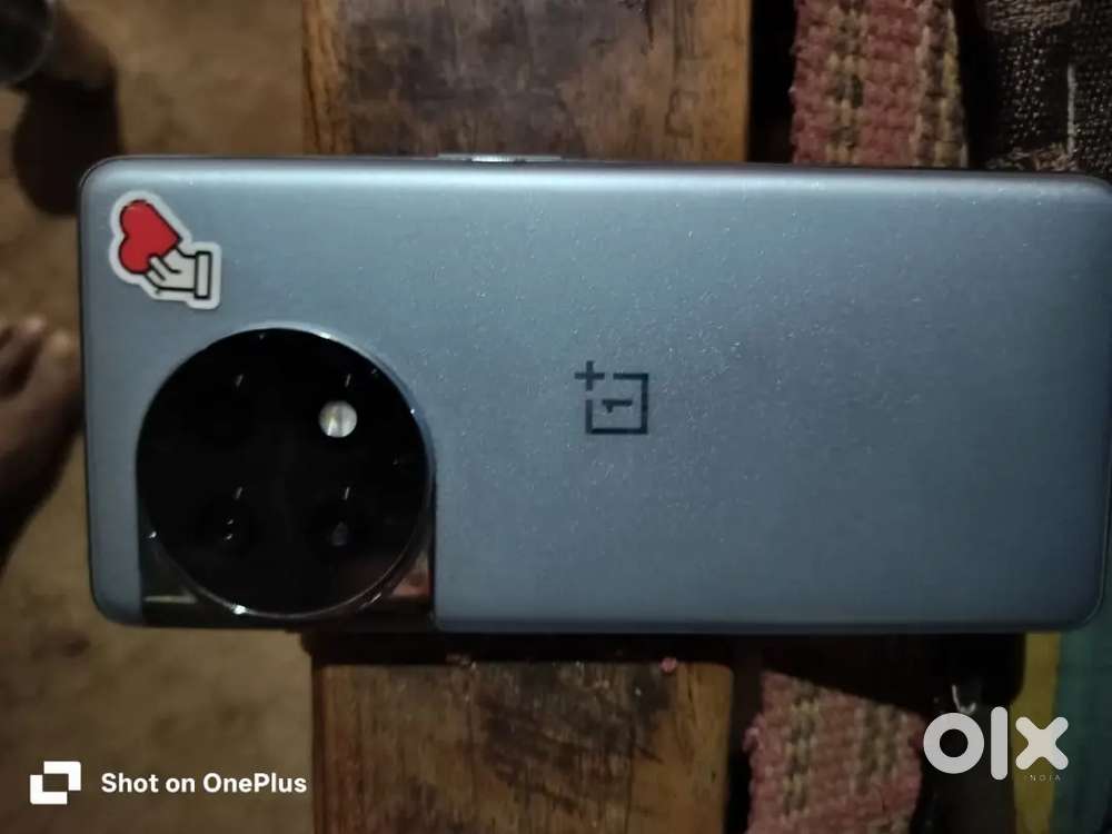 1+ 11R very good condition phone