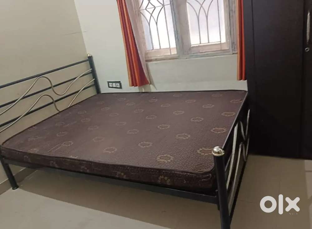 MR-4 Near Aadi Plaza FURNISHED SINGLE ROOM ATECHED TOILET All Amenitie