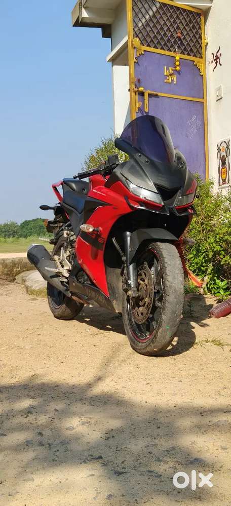 Yamaha r15 v3 in mint condition