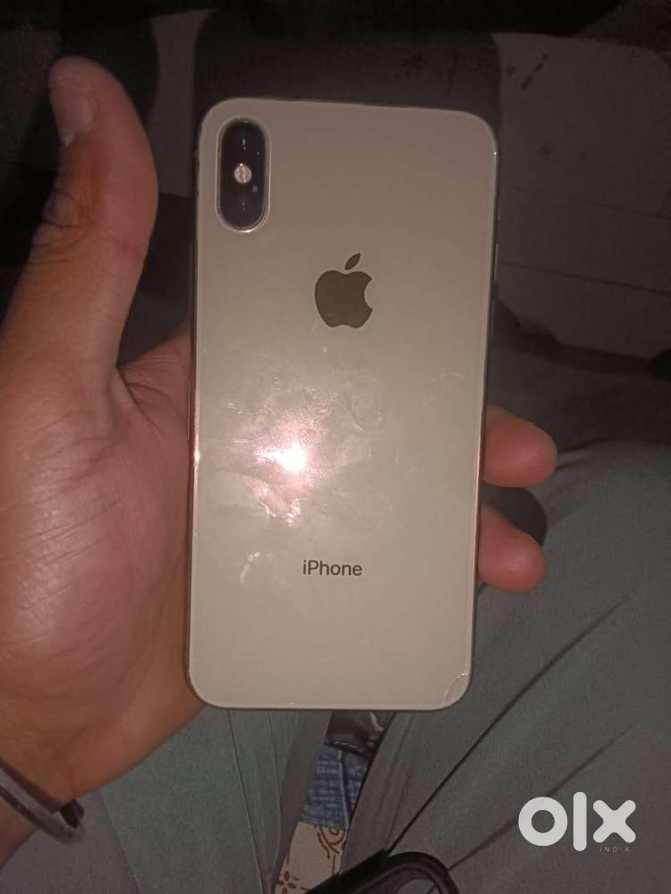 iPhone xs gold colour 64 gb