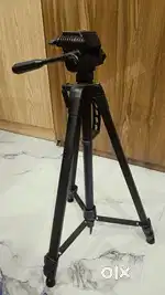 Camera tripod