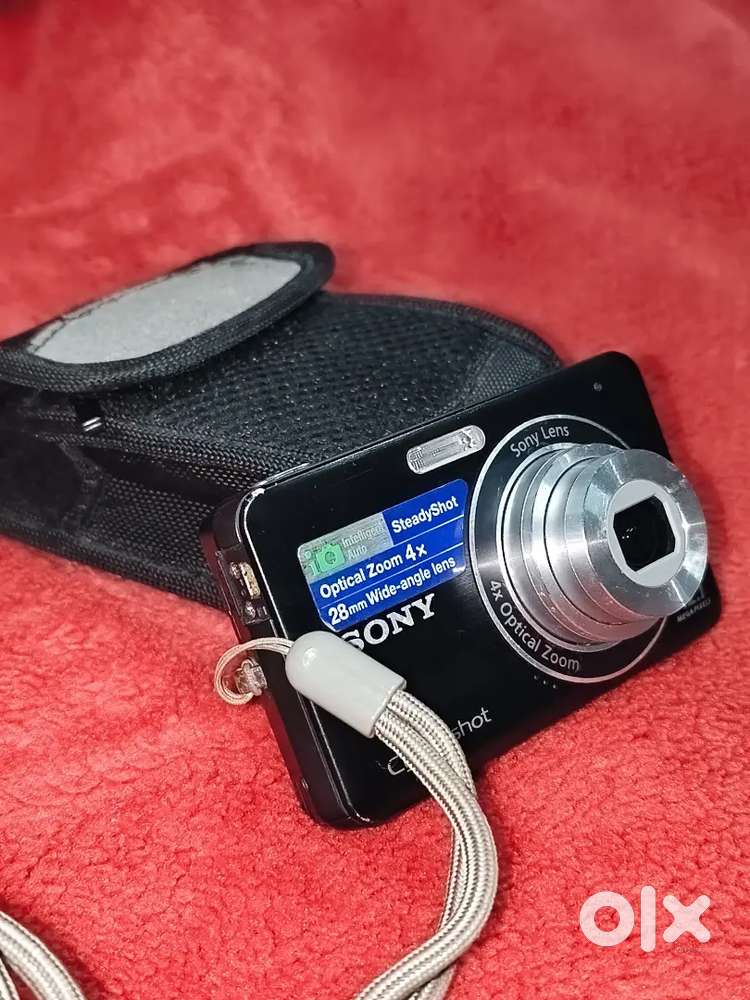 Sony camera cyber shot12.1mega pixel with 4gb memory card and charger