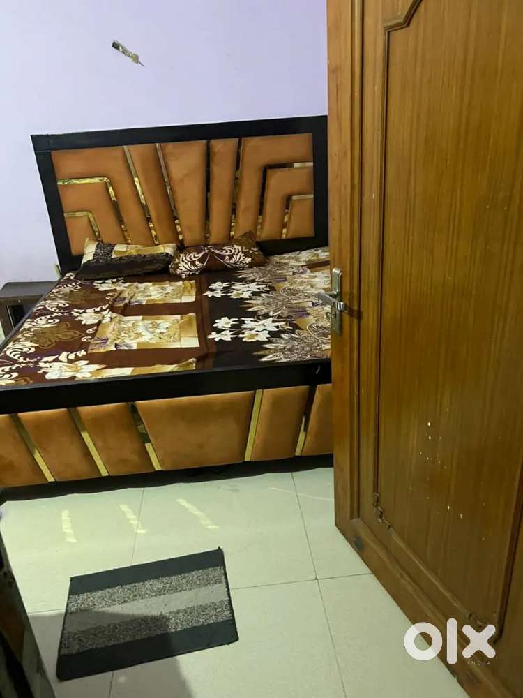 Room for rent (girls only)