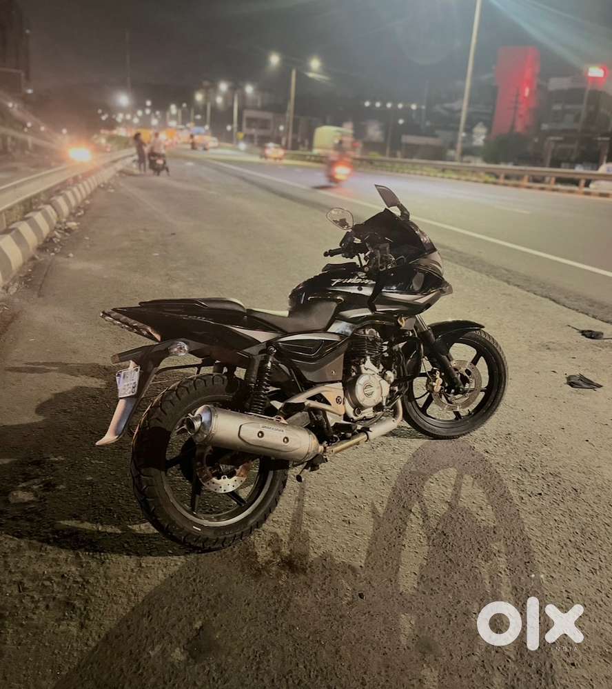 Pulsar 220f, glossy black