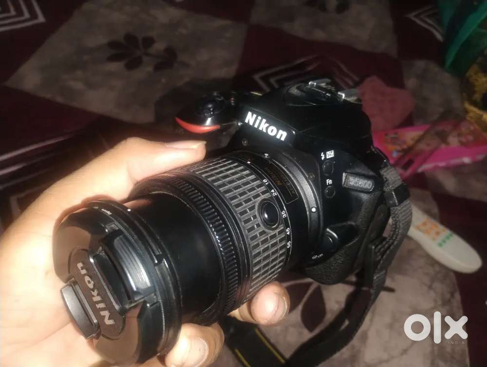 D5600 camera arjrnt sell karna hai