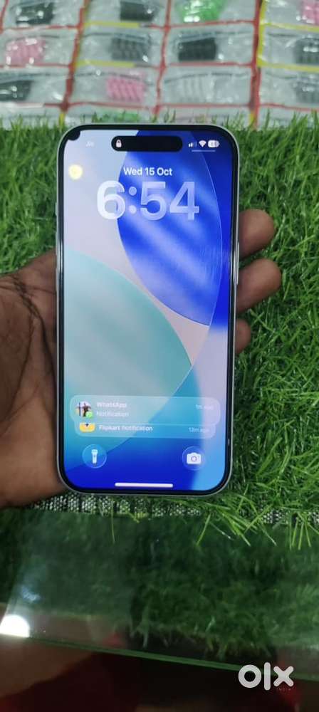 I phone 15 (128gb) screen me black sport hai baki pura fresh hai