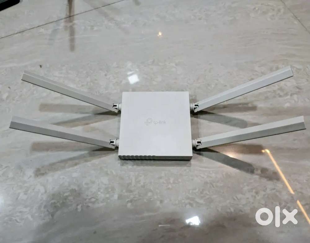 Tp link dual band router (c24)/tp link 840N