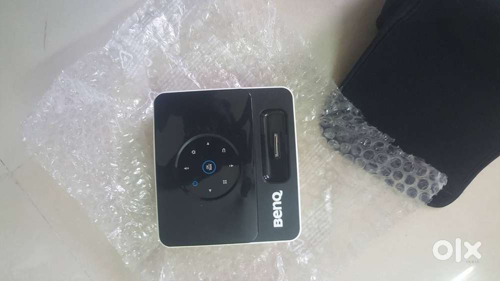 The BenQ Joybee GP1 Projector is a SVGA Pocket Projector. Dell laptop