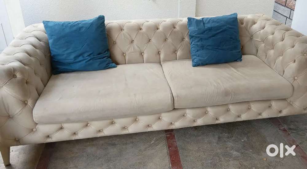 Royaloak Sofa in Excellent Condition Selling Due to House Renovation
