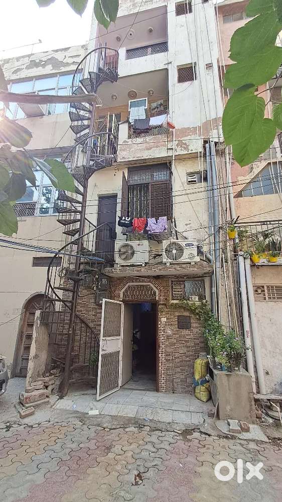 Fully furnished Ground floor for upto 2 Student