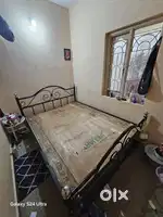 Good quality quin size bed