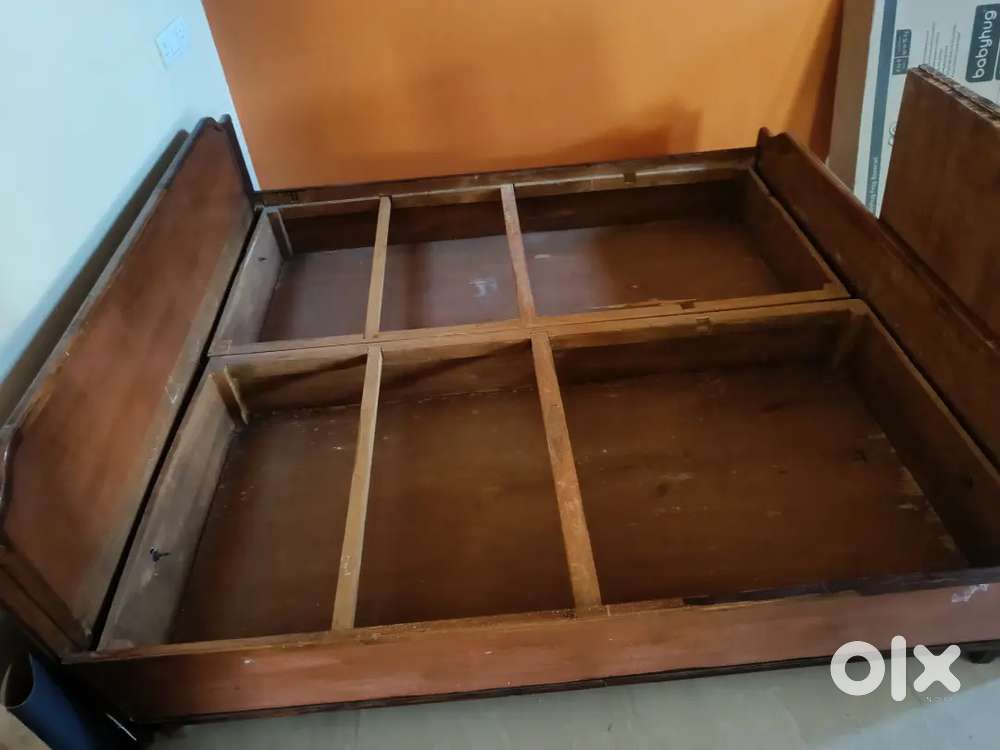 Queen size Bed